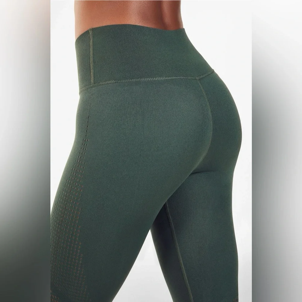 EUC SculptKnit High-Waisted Capri - Picture 4 of 12